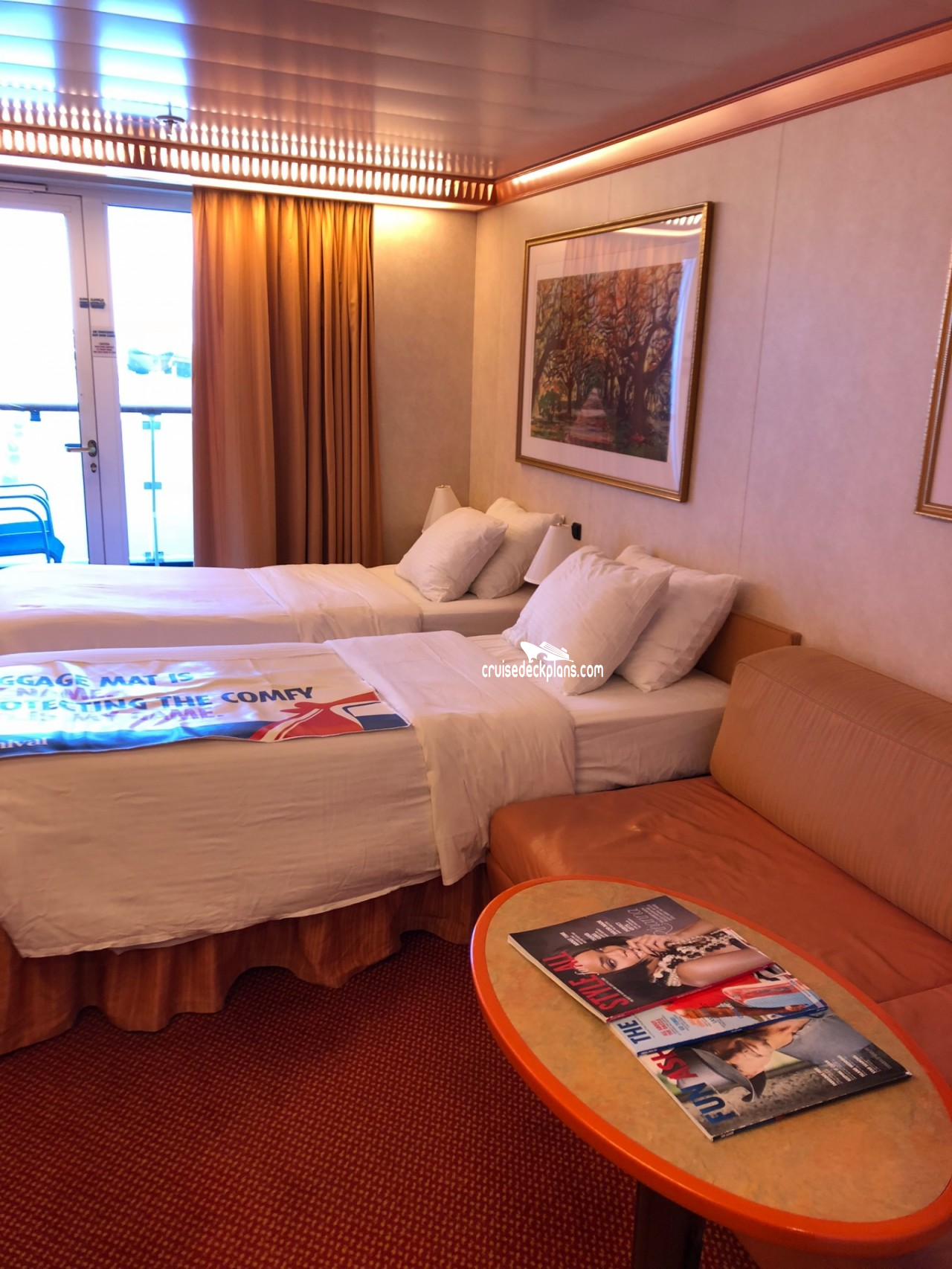 carnival cruise balcony room beds