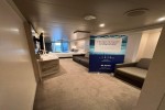 Suite with Whirlpool Bath Stateroom Picture
