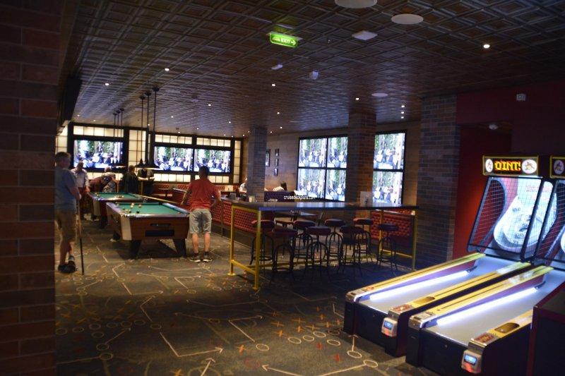 Independence of the Seas Playmakers Bar Pictures