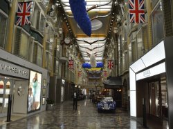 Independence of the Seas Royal Promenade picture
