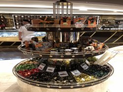 MSC Seaview Venchi Coffee Bar picture Uploaded in 2018 Photo courtesy of Rares Matoru Ștefan. MSC Seaview Venchi Coffee Bar picture