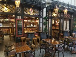 Navigator of the Seas English Pub picture