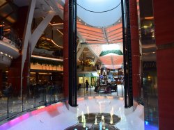 Oasis of the Seas Rising Tide Bar picture