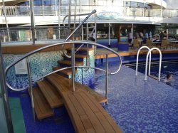 Norwegian Gem Tahitian Pool picture