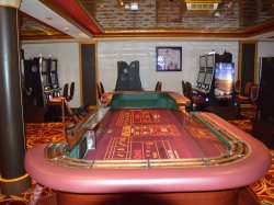 Norwegian Pearl Pearl Club Casino picture Uploaded in 2019 Photo courtesy of Cindy Miller. Norwegian Pearl Pearl Club Casino picture