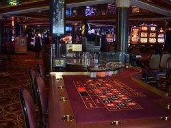 Norwegian Pearl Pearl Club Casino picture Uploaded in 2019 Photo courtesy of Cindy Miller. Norwegian Pearl Pearl Club Casino picture