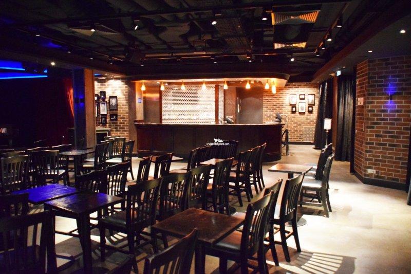 Norwegian Escape Headliners Comedy Club Pictures