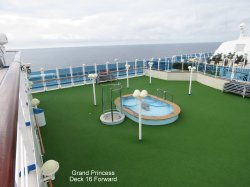 Grand Princess Splash Pool picture