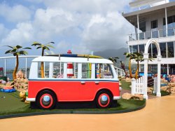 Symphony of the Seas Mini Golf picture