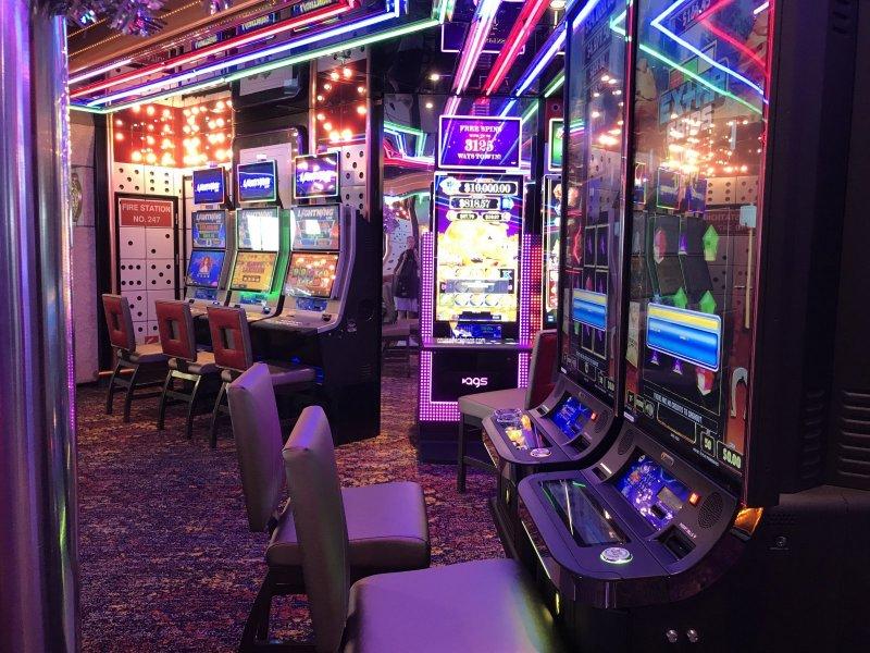Raked poker game Raked poker game