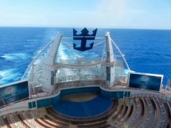 Allure of the Seas Aquatheater picture