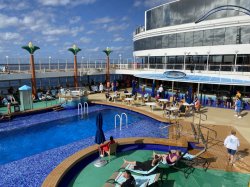 Norwegian Gem Tahitian Pool picture