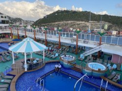 Norwegian Gem Tahitian Pool picture