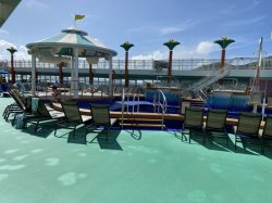 Norwegian Gem Tahitian Pool picture