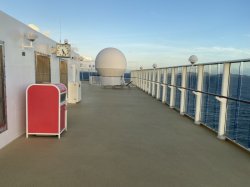 Norwegian Gem Sun Deck picture