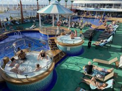 Norwegian Gem Tahitian Pool picture