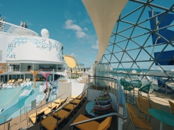 Wonder of the Seas Main Pool picture
