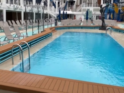 Norwegian Encore Pool picture