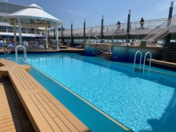 Norwegian Pearl Tahitian Pool picture