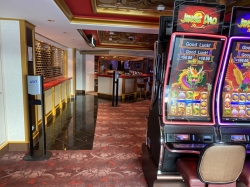 Norwegian Pearl Pearl Club Casino picture Uploaded in 2022 Photo courtesy of Steve Millay. Norwegian Pearl Pearl Club Casino picture