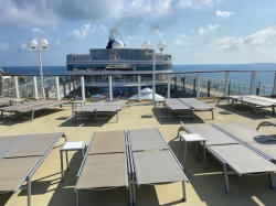 Norwegian Pearl Sun Deck picture