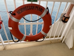 Norwegian Pearl Promenade Deck picture
