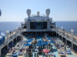 Norwegian Encore Pool picture