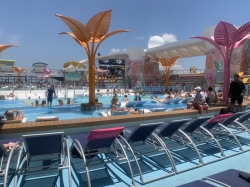 Wonder of the Seas Main Pool picture