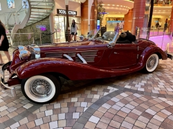 Allure of the Seas Royal Promenade picture