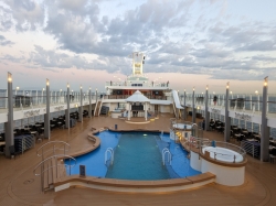Norwegian Jewel Sapphire Pool picture