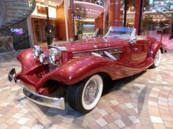 Allure of the Seas Royal Promenade picture