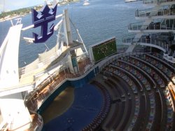 Allure of the Seas Aquatheater picture