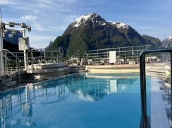 Queen Mary 2 Aft Pool picture