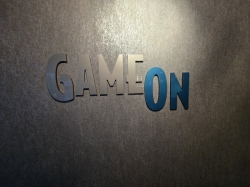 Celebrity Reflection Game On picture