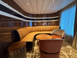 Icon of the Seas Schooner Bar picture