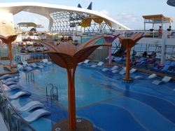 Wonder of the Seas Main Pool picture