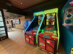 Wonder of the Seas Playmakers Bar picture