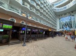 Wonder of the Seas Playmakers Bar picture