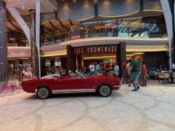 Wonder of the Seas Cafe Promenade picture