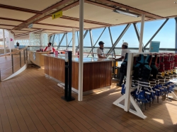 Wonder of the Seas Main Pool picture