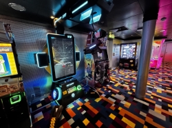 Norwegian Dawn Video Zone picture