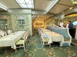 Disney Dream Enchanted Garden picture