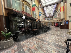 Liberty of the Seas Hoof & Claw Pub picture
