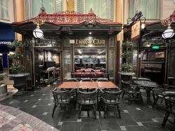 Liberty of the Seas Hoof & Claw Pub picture