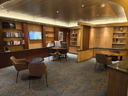 Allure of the Seas Loyalty Desk picture