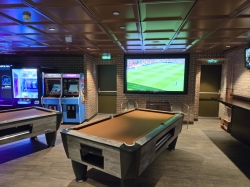 Allure of the Seas Playmakers Bar picture