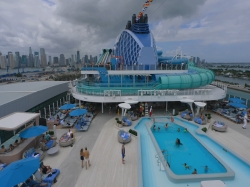 Norwegian Luna Main Pool picture