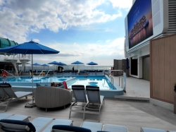Norwegian Luna Main Pool picture
