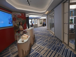 Norwegian Luna Shops picture