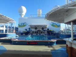 Norwegian Breakaway Main Pool picture
